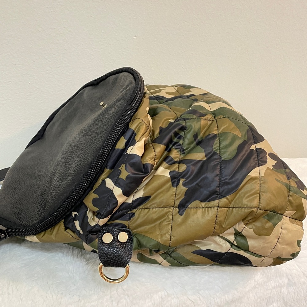 Camouflage Pattern Large Soft Bag - image 5